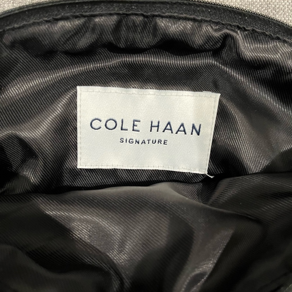 New Without Tag COLE HAAN Signature Black Makeup Bag And Travel Bag - Picture 3 of 3